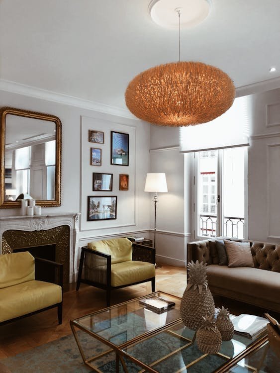 Elegant interior design featuring a green wall, gold accents, and stylish furniture